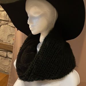 Juicy couture neck warmer cowl neck scarf